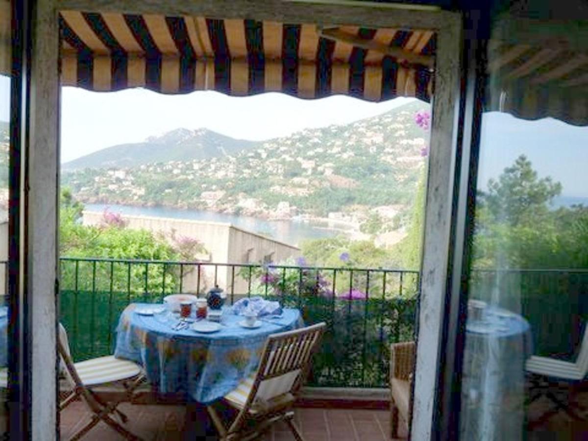 Studio A Theoule Sur Mer A 400 M De La Plage Avec Vue Sur La Mer Terrasse Amenagee Et Wifi Apartment Bagian luar foto